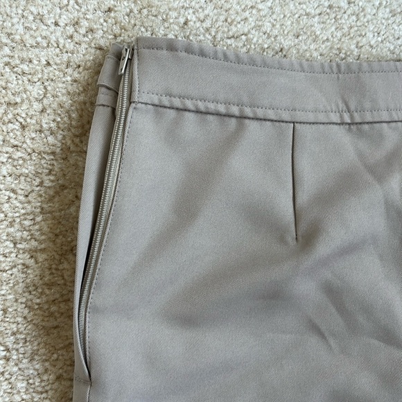 Like New Lee School Uniform Skort in Childrens Size 16 / Womens Size 4 - Picture 3 of 6